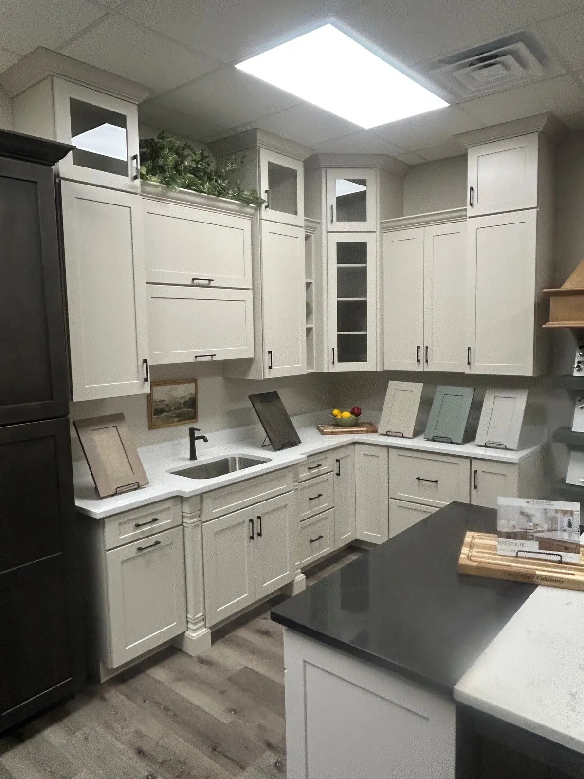Showroom cabinet display 1