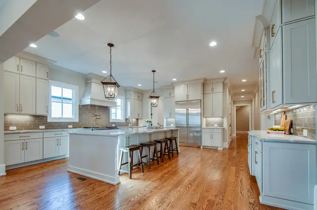 Oyster kitchen with lantern pendants over the island